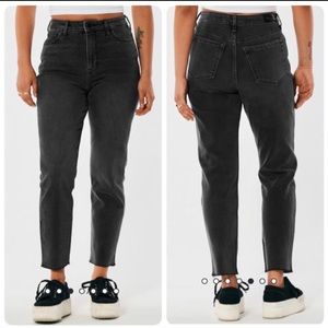 Hollister Curvy High-Rise Mom Jean